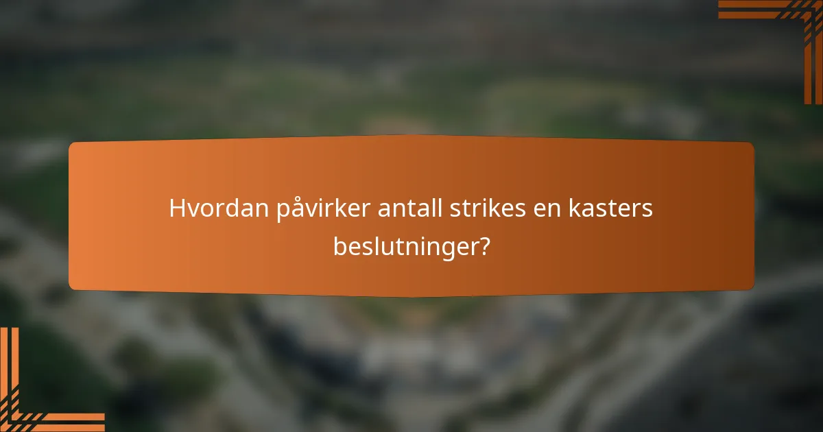 Hvordan påvirker antall strikes en kasters beslutninger?